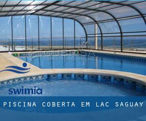 Piscina coberta em Lac-Saguay