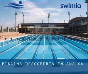 Piscina descoberta em Anslow