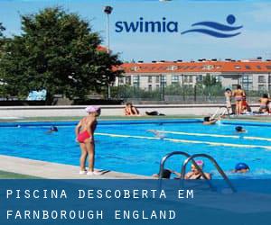 Piscina descoberta em Farnborough (England)